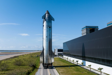 马斯克最新访谈，详解SpaceX 为何放弃碳纤维